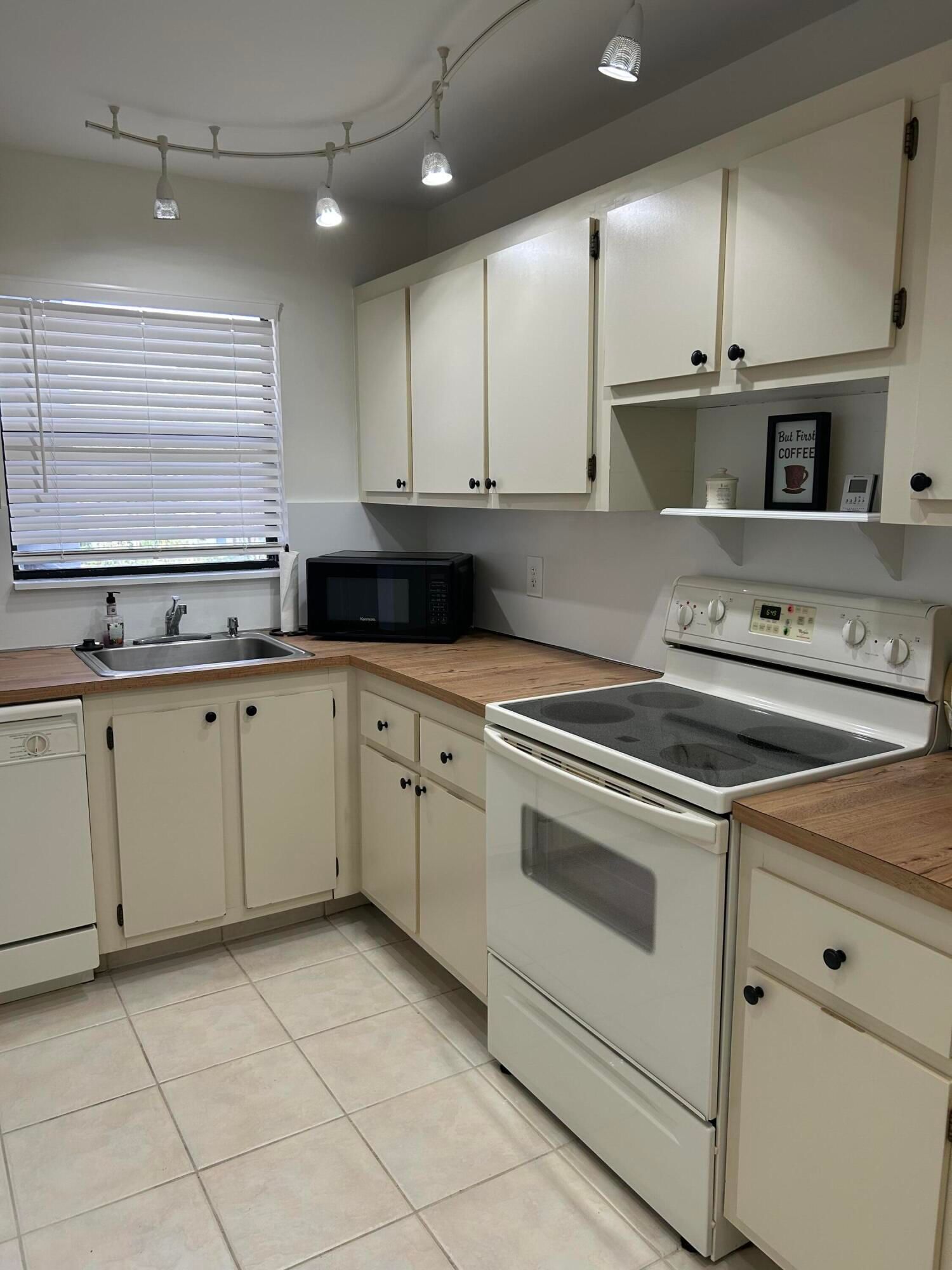 4700 Lucerne Lakes Boulevard #308, Lake Worth, FL 33467 photo 5