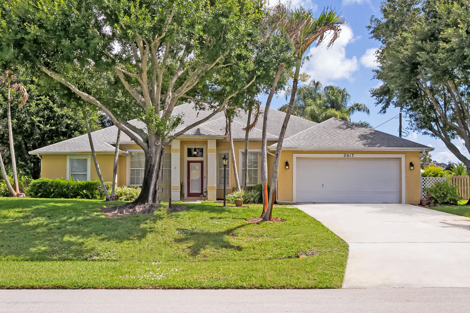2017 SE Allamanda Drive, Port St Lucie, FL 34952 photo 2