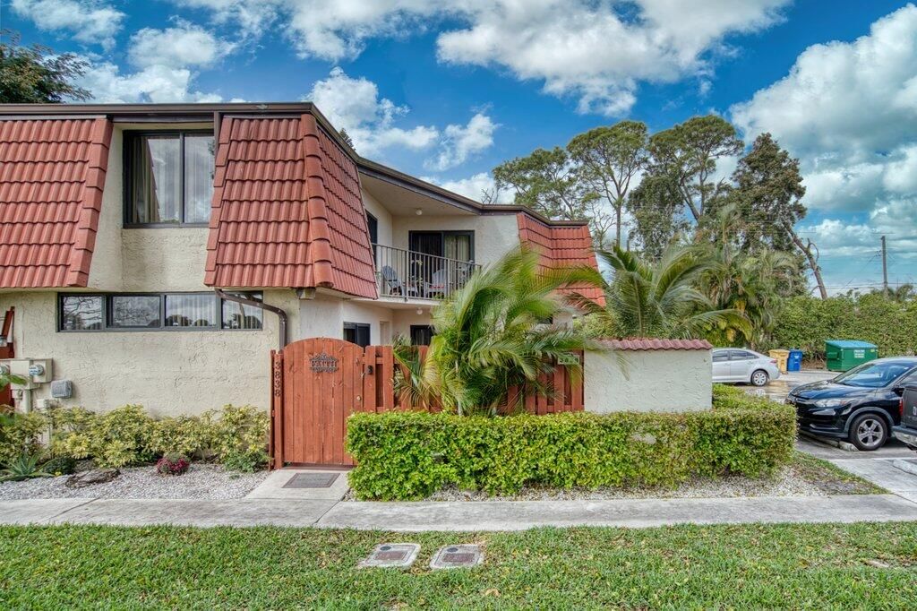 3838 Victoria Drive, West Palm Beach, FL 33406 photo 2