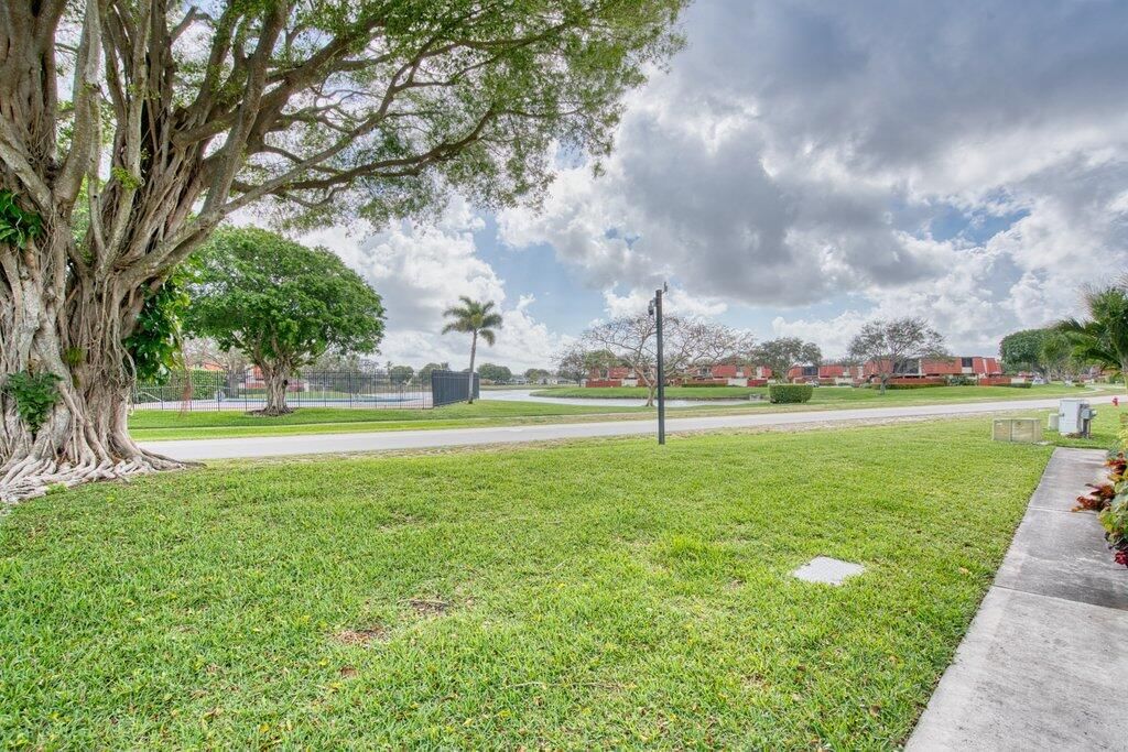 3838 Victoria Drive, West Palm Beach, FL 33406 photo 4