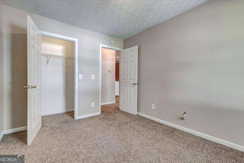 Photo 7 of 2289 Strathmoor Manor Drive