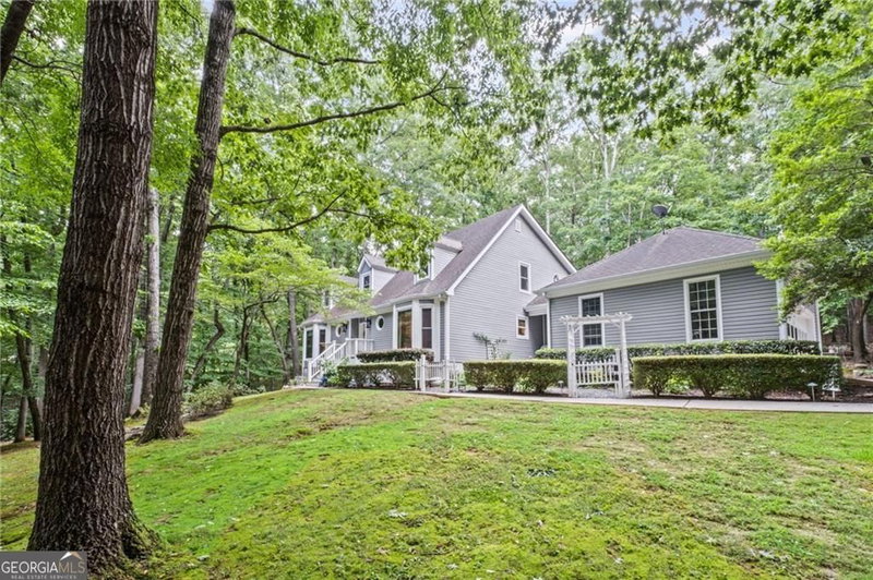 Photo 2 of 115 Leaf Lake Drive