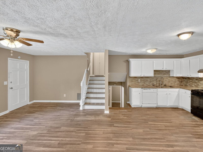 Photo 14 of 4598 Ashmore Drive