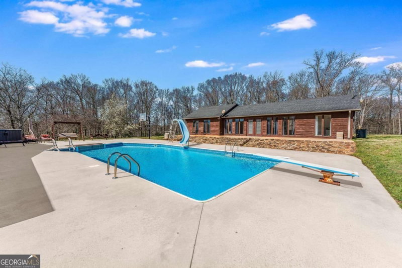 Photo 2 of 417 Pulliam Lane