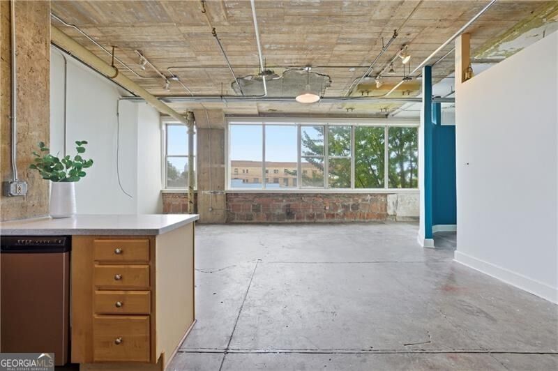 505 Whitehall Street SW #203
