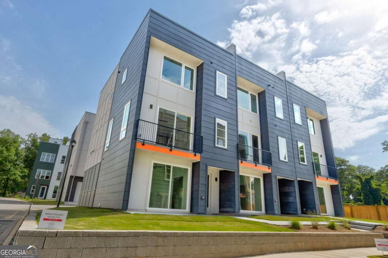 2029 Memorial Drive #32