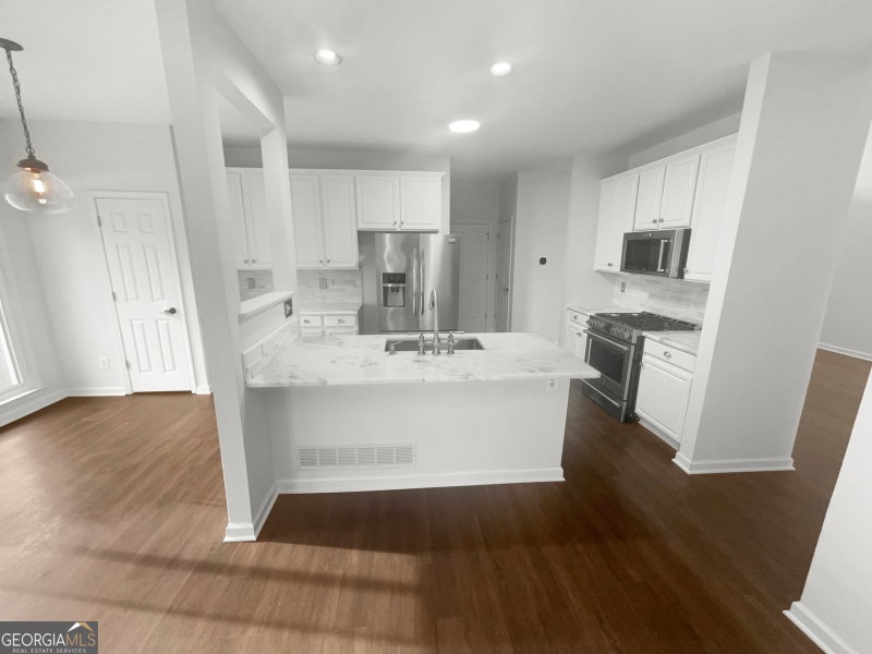 Photo 3 of 2669 Glenrose Hill