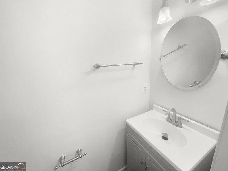 Photo 8 of 2669 Glenrose Hill