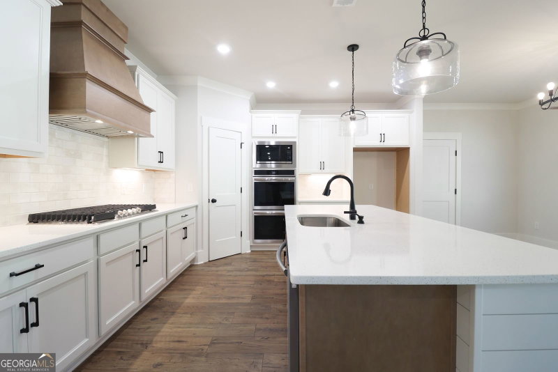 Photo 9 of 196 Weslyn Drive