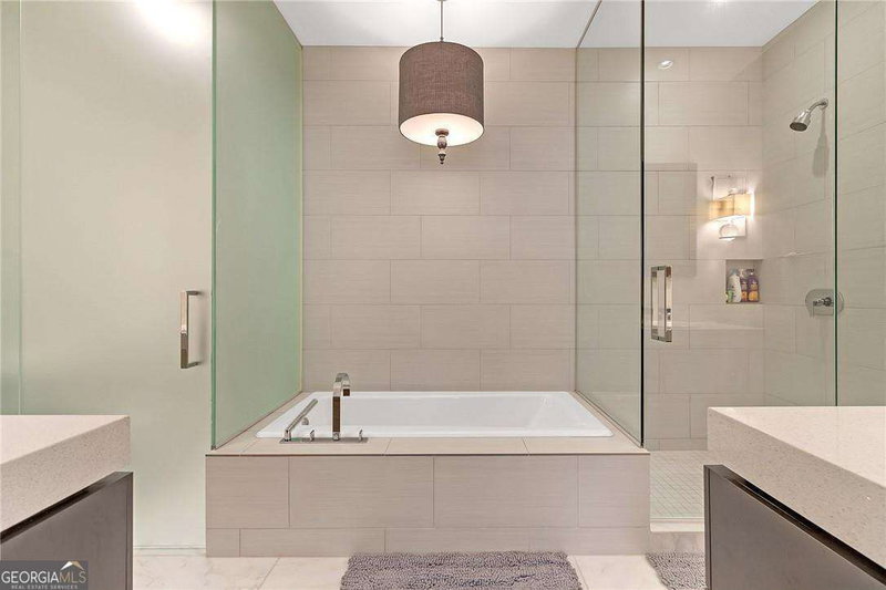 Photo 16 of 45 Ivan Allen Jr Boulevard NW #2604