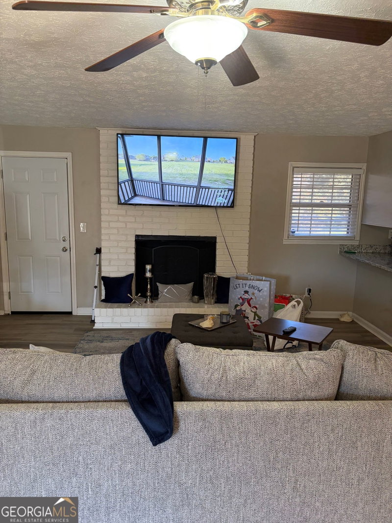 Photo 4 of 1056 Waterside Drive SE