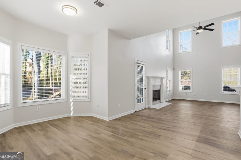 Photo 5 of 1210 Arthur Court