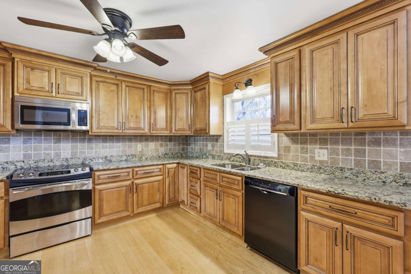 Photo 13 of 2224 Colonial Drive