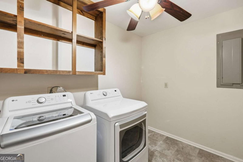 Photo 15 of 2224 Colonial Drive