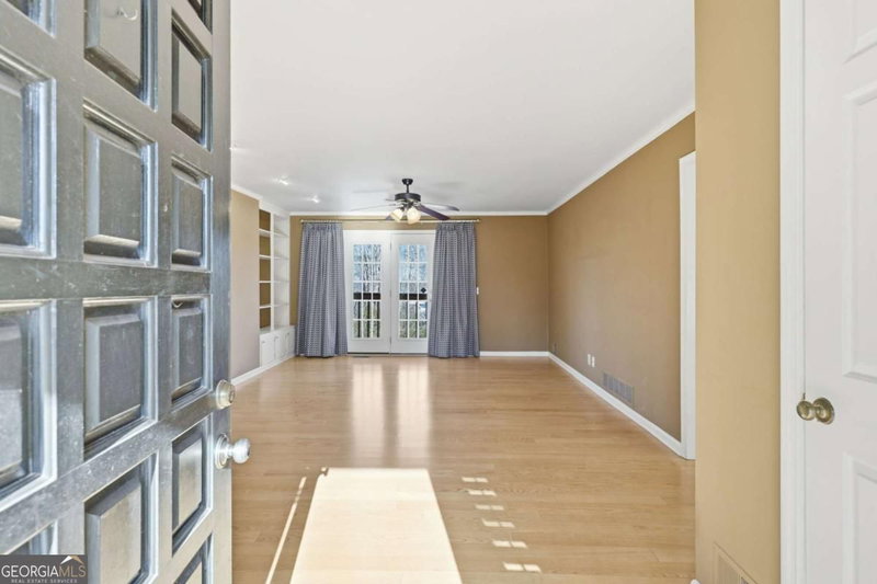 Photo 4 of 2224 Colonial Drive
