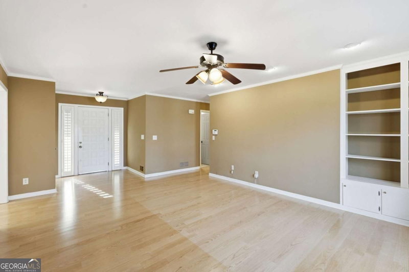 Photo 7 of 2224 Colonial Drive