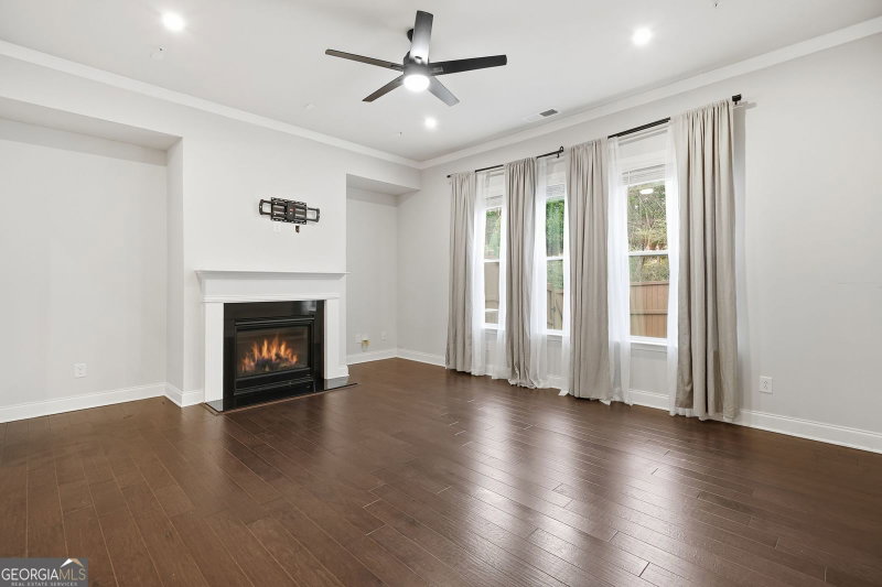 Photo 11 of 207 Holden Way