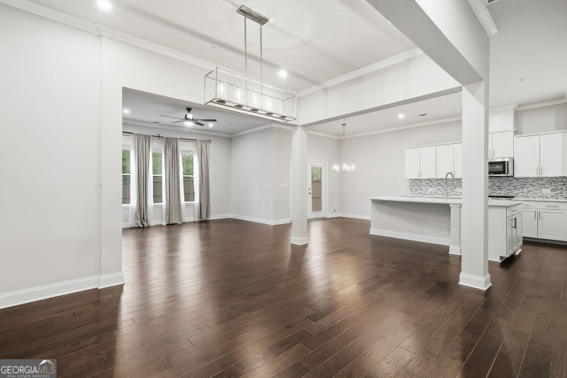 Photo 9 of 207 Holden Way