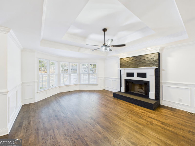 Photo 12 of 5302 Greenway Drive