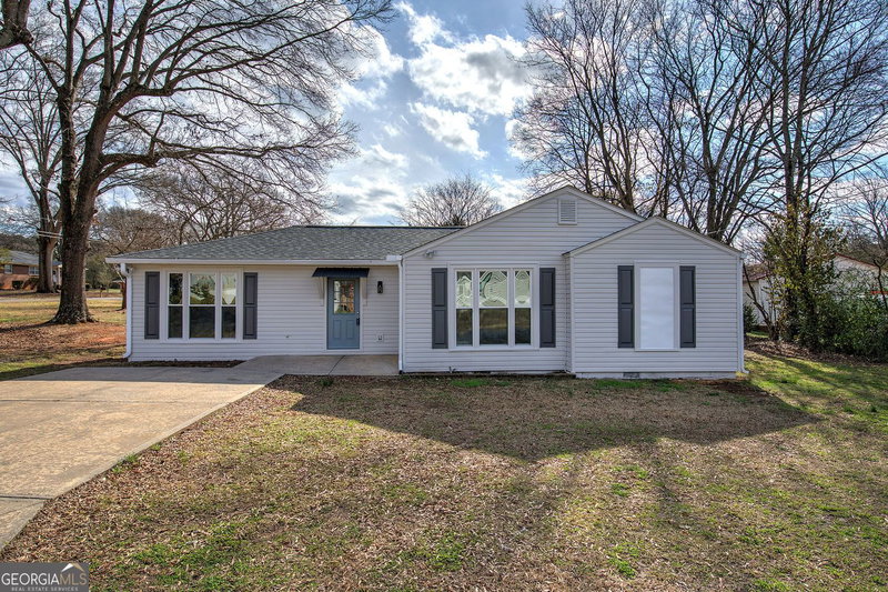 Photo 3 of 30 Grove Circle