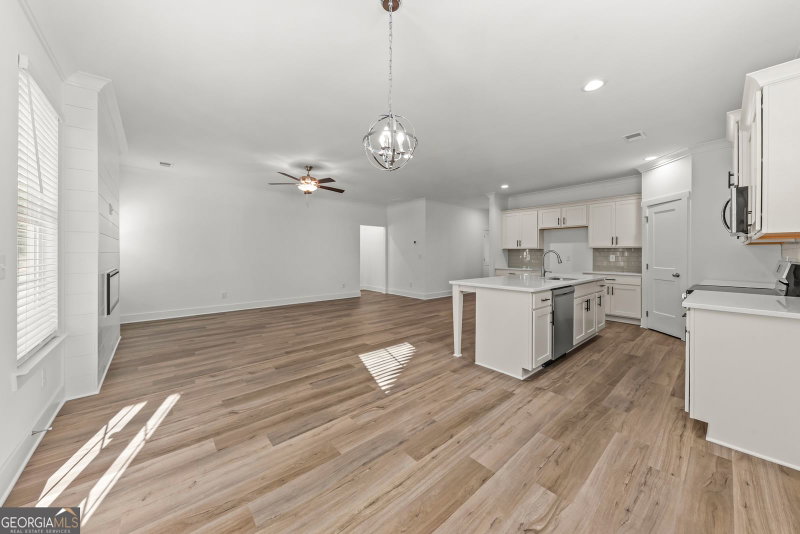 Photo 16 of 1121 Silverton Drive
