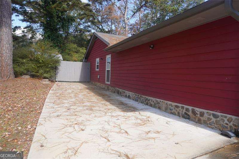 Photo 3 of 1558 THORNWOOD Court