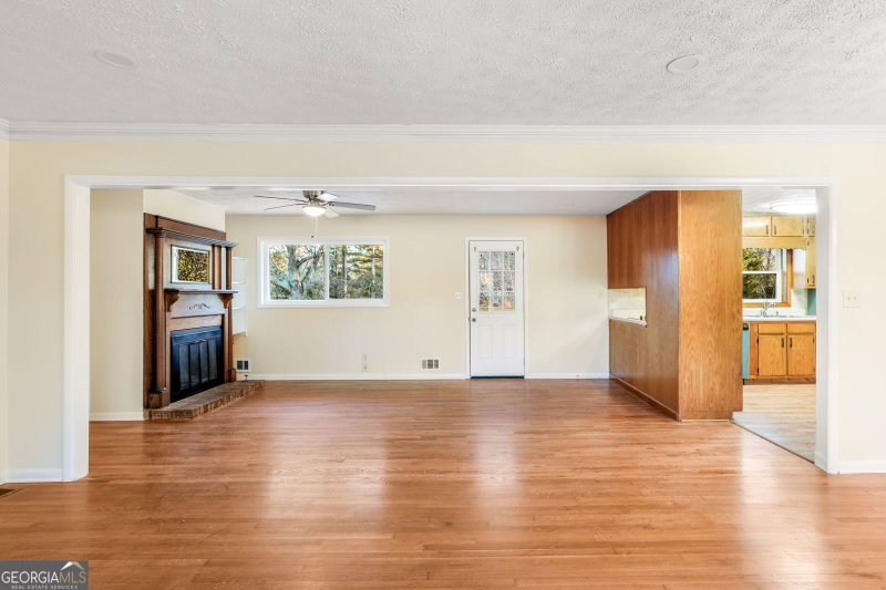 Photo 8 of 3924 Barr Circle