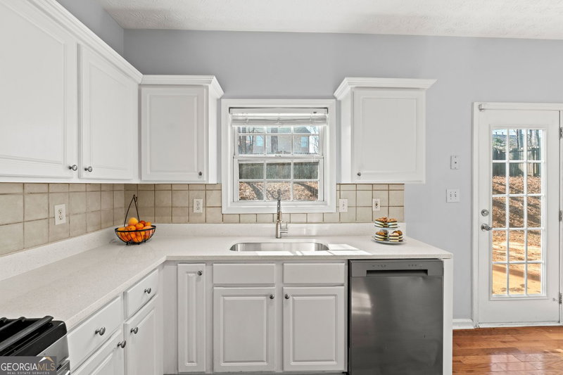Photo 11 of 744 Winbrook Drive