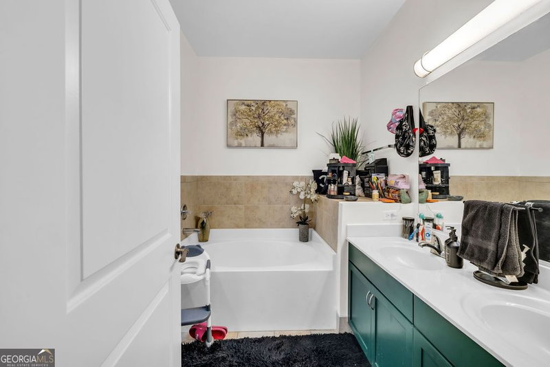 Photo 12 of 870 Mayson Turner Road NW #1246