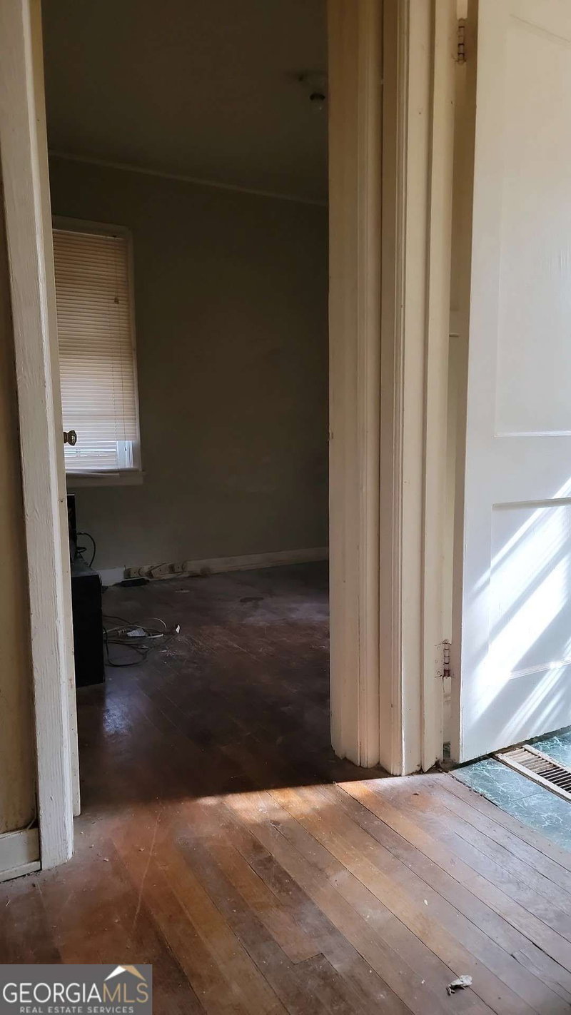 Photo 16 of 1070 Camilla Street SW
