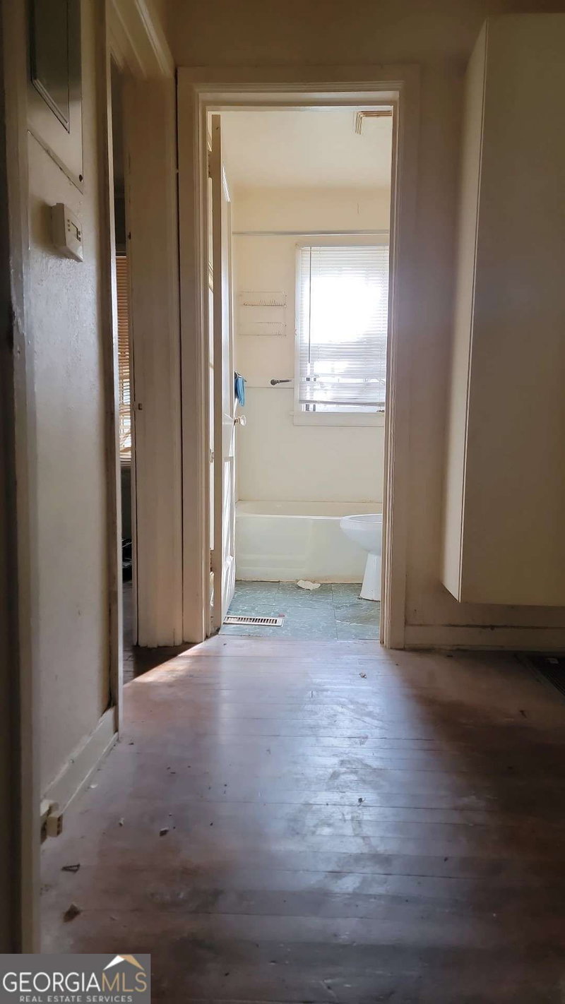 Photo 20 of 1070 Camilla Street SW