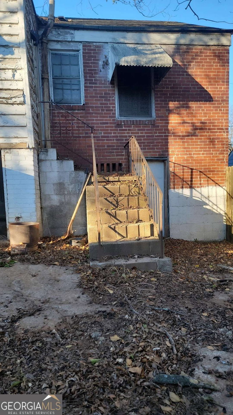Photo 43 of 1070 Camilla Street SW