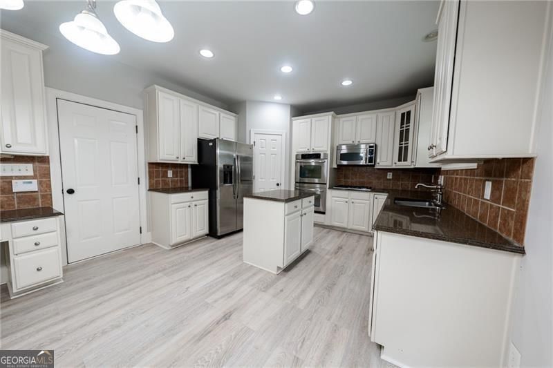 Photo 2 of 3245 Sparling Street