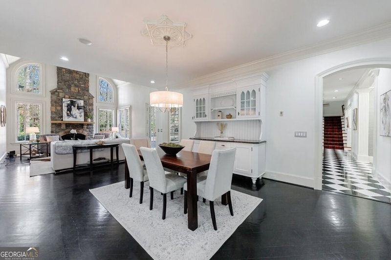 Photo 13 of 4037 Wieuca Road NE