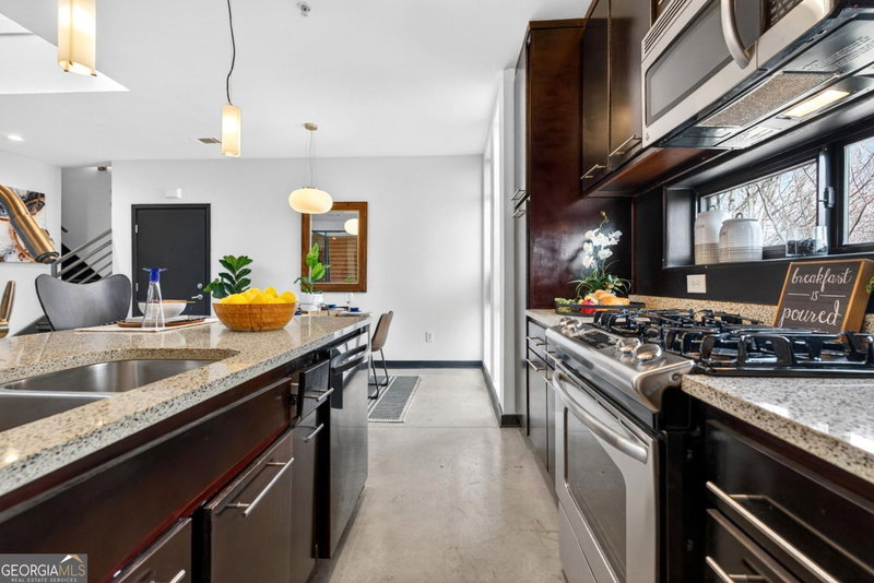 Photo 14 of 972 Dekalb Avenue NE #203