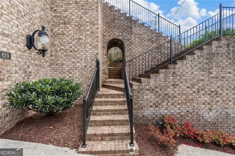Photo 8 of 629 Boulevard NE