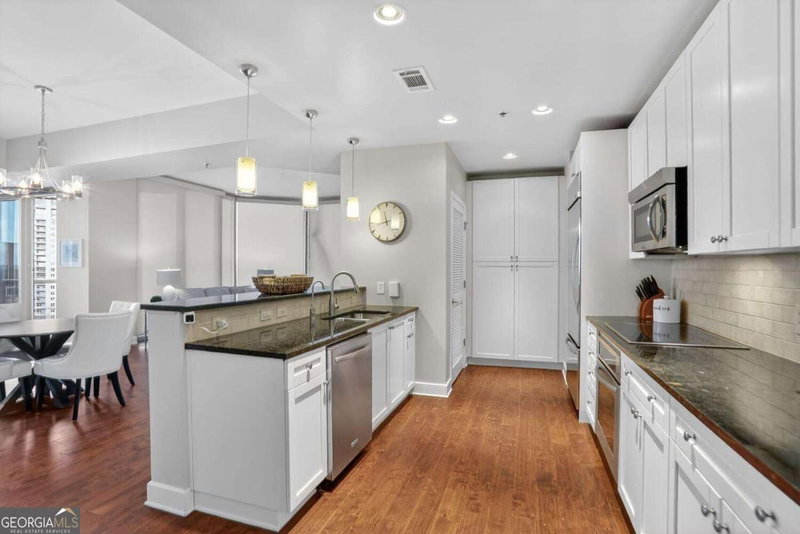 Photo 11 of 2795 Peachtree Road NE #1509