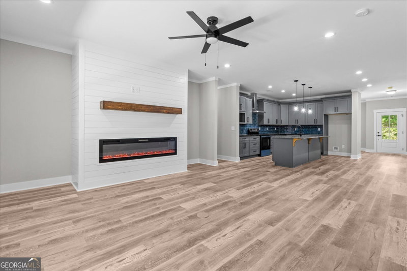Photo 17 of 10041 Lakeview Parkway