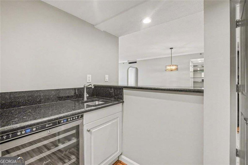 Photo 11 of 2870 Pharr Court NW #1806