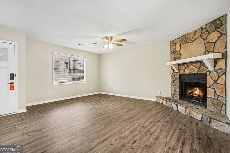 Photo 4 of 2221 Davis Oaks Court