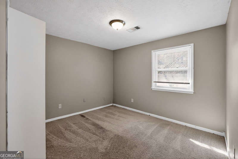 Photo 11 of 505 Rockborough Terrace
