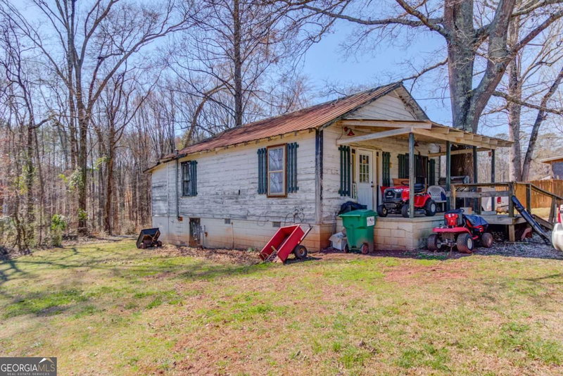 382 Dixie Red Avenue