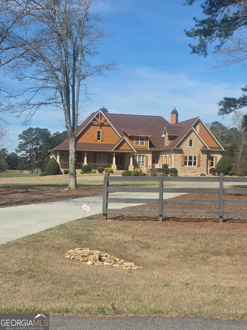 Photo 3 of 1202 Red Oak Drive