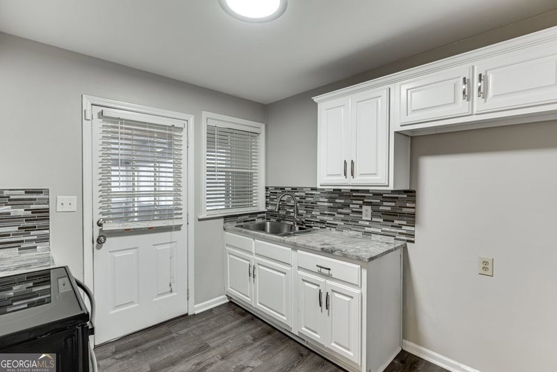 Photo 14 of 206 College Circle