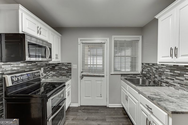 Photo 16 of 206 College Circle