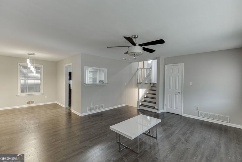 Photo 8 of 206 College Circle