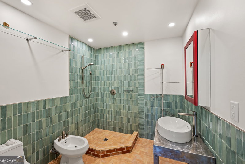 Photo 21 of 585 White Circle #APT 509