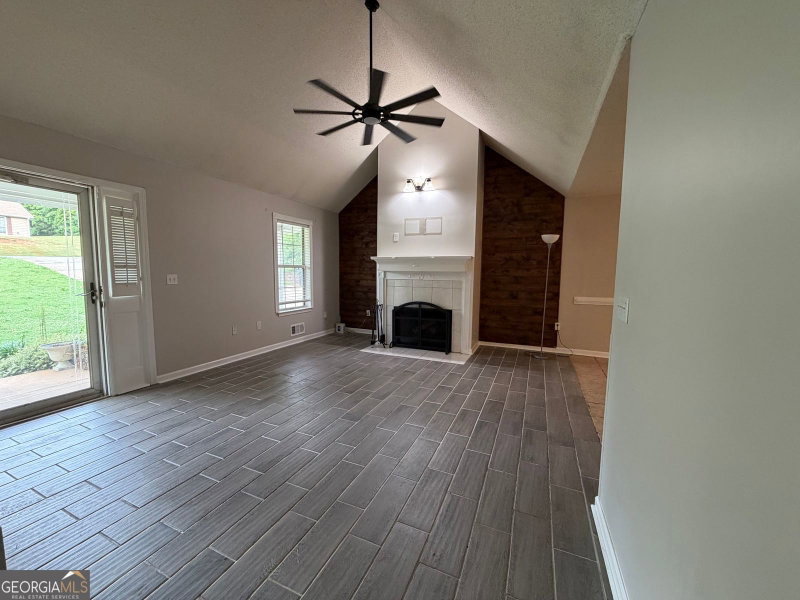 Photo 4 of 130 Lakefront Drive