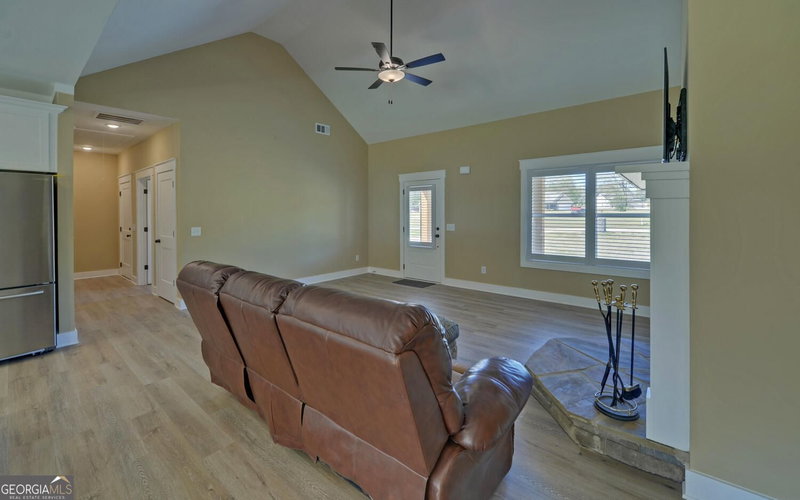 Photo 8 of 111 Topher Street