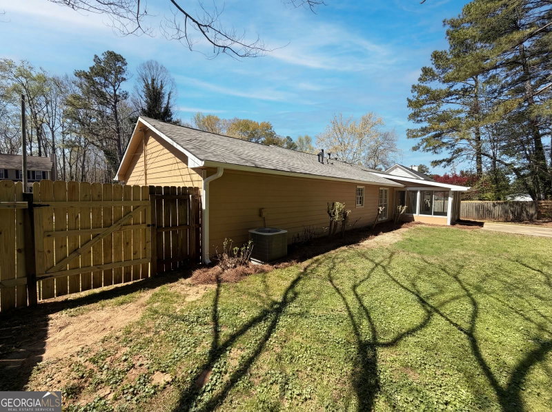 Photo 16 of 5003 Henson Drive SW